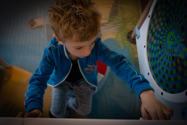 kind in de speelhoek bij Waddengenot aan Zee